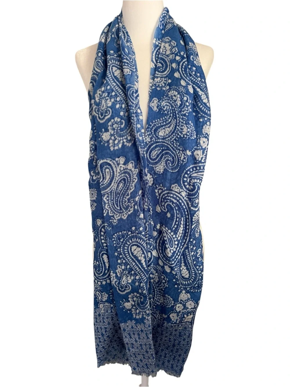 J. McLaughlin Blue Paisley Print Lightweight 100% Wool Wrap Shawl Scarf